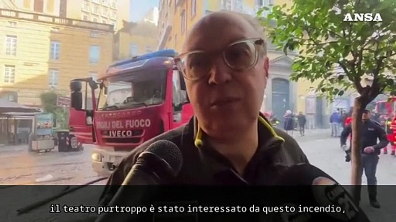 Vigili del fuoco: "Il teatro Sannazaro e' completamente compromesso"