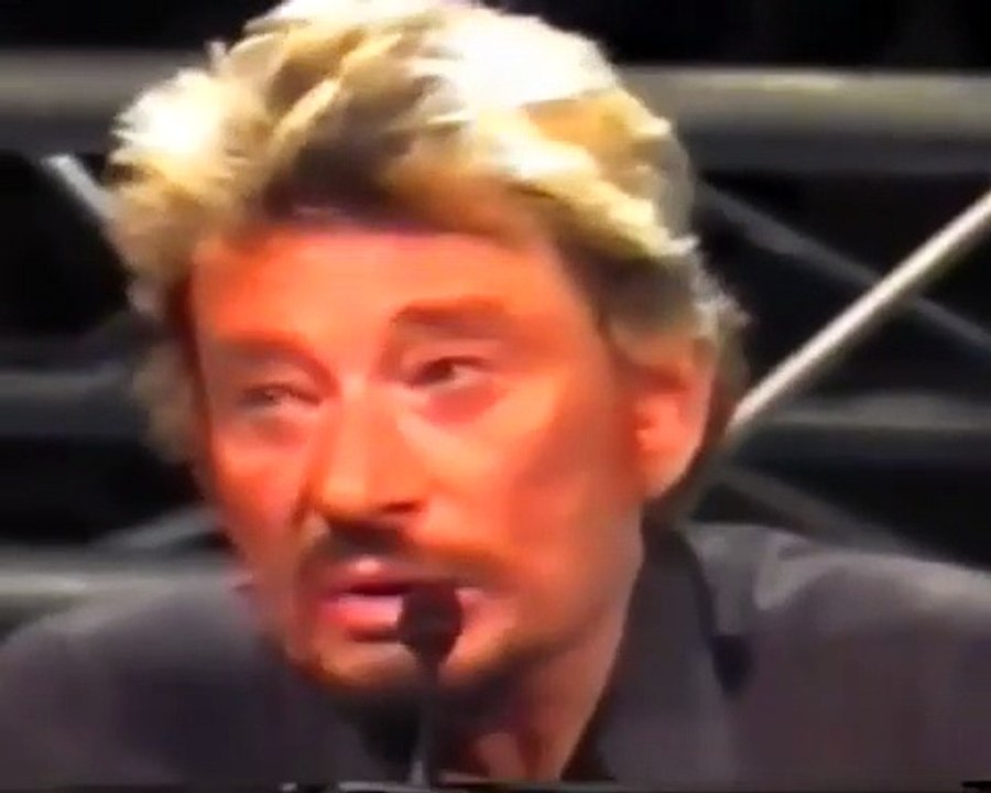 2003 – Johnny Hallyday – Extrait de film amateur dans les salons de l’Hôtel de Ville de Paris : présentation de la tournée des stades 2003 (28 mai)