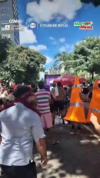 Veja como foi o desfile do Bloco Ordinááários no Carnaval de BH 2026