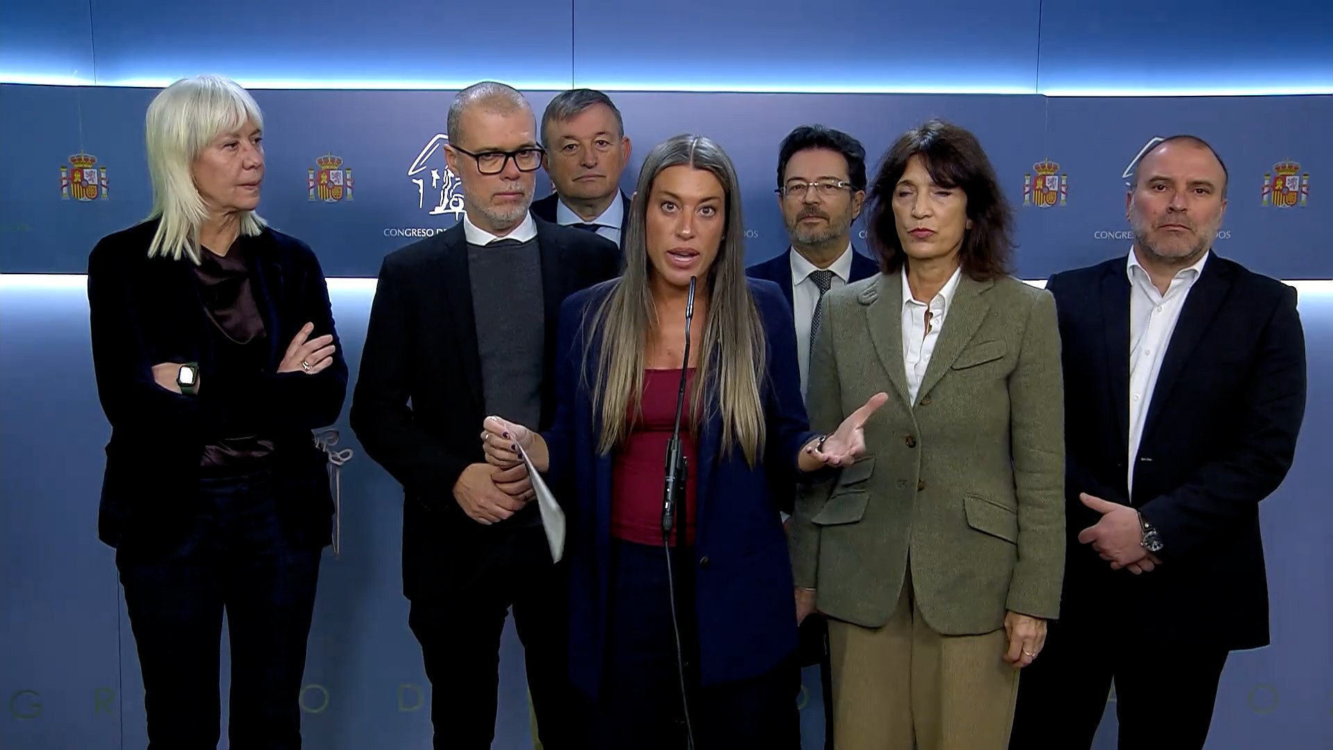 Junts defiende su propia iniciativa contra el burka: "Ni burka, ni Vox"
