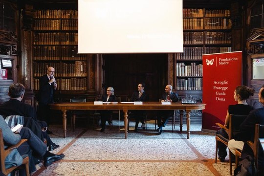 Clip conferenza stampa achille lauro