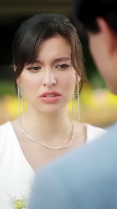 Isabella works in a bar and reunites with Andrew, who has become the richest man in New York. [Full Movie]