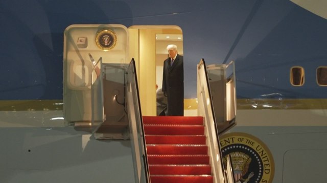 Trump’s Slow Walk Down the Stairs Leaves Melania Pausing Twice