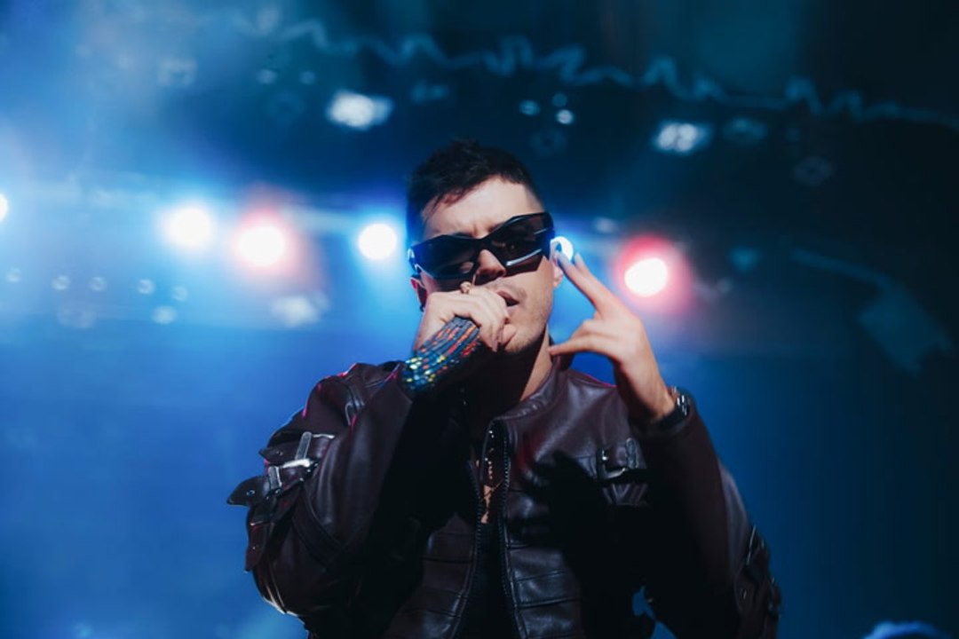 Dennis Fernando presenta su nueva canción 'Ángel'