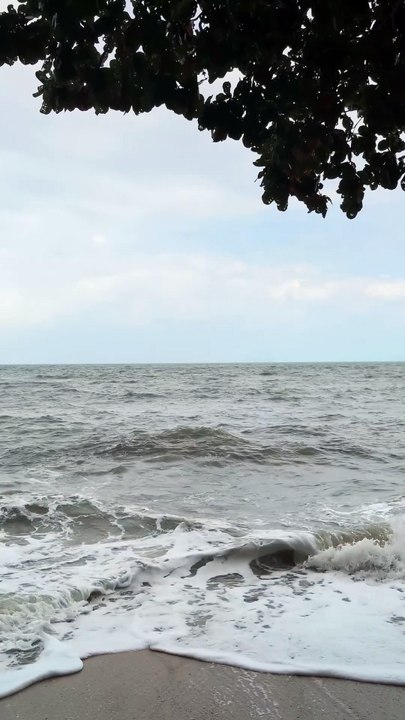 Calming Ocean Waves 🌊 | 30 Seconds of Peace