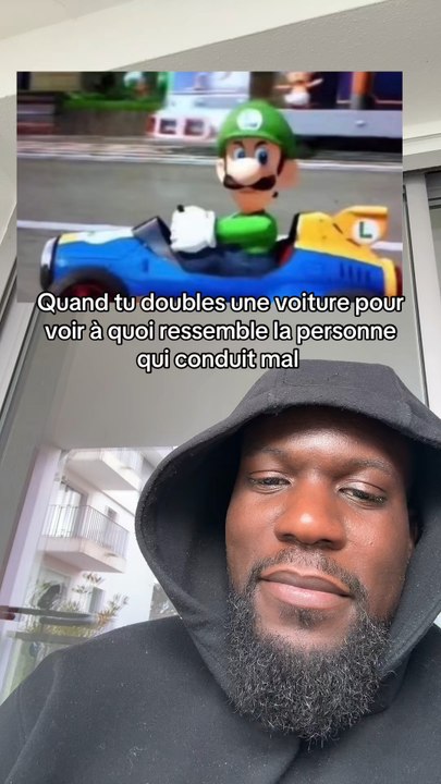 Qui a ce réflexe de regarder la personne qui conduit mal | abonne toi