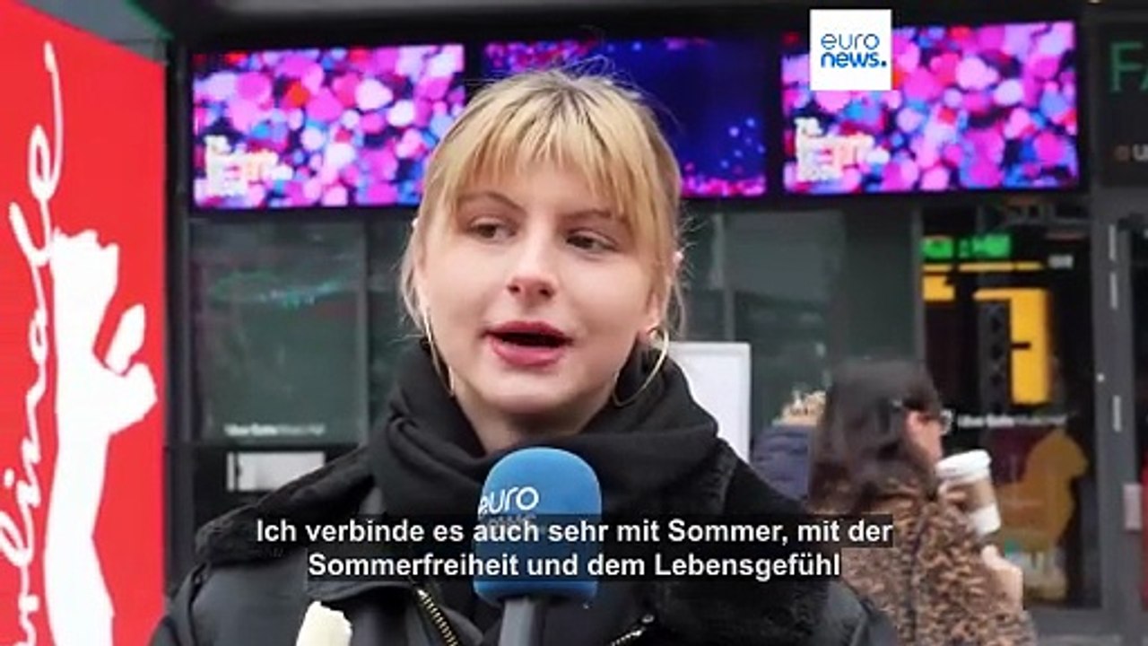 Charli xcx und 'Brat' erobern die Berlinale - Was steckt hinter den giftgrünen Plakaten?