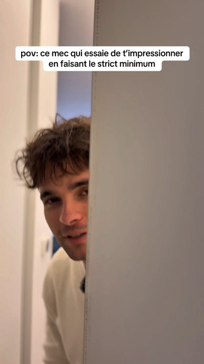 Ce mec qui essaie de t’impressionner en faisant le strict minimum