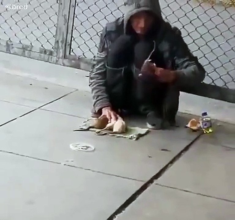 A person who lives on the street has rats as pets and teaches them tricks as if they were dogs