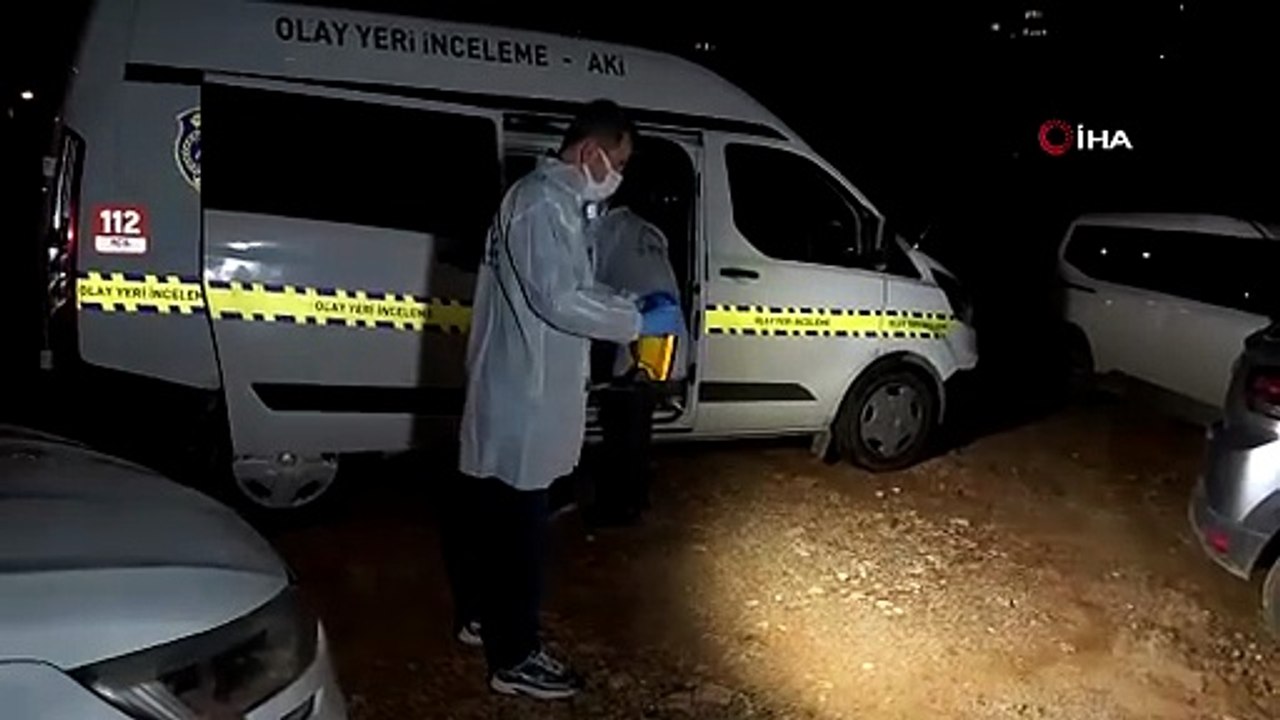 İnternetten tanışmışlar... Bir genç kendi evinde korkunç bir şekilde öldürüldü!