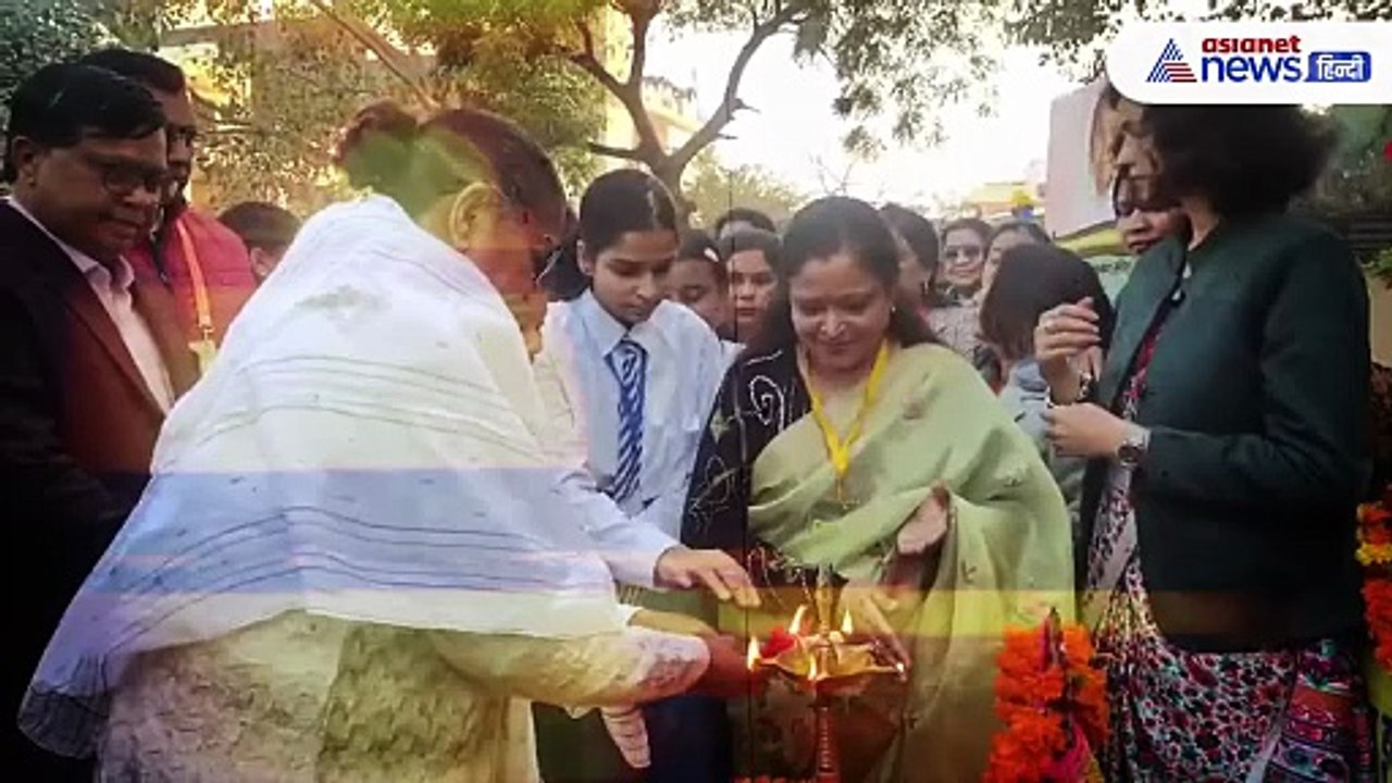 UP Board Exams 2026 : एग्जाम सेंटर पहुंची स्टूडेंट्स हो गई गदगद, मंत्री गुलाब देवी ने खुद किया वेलकम