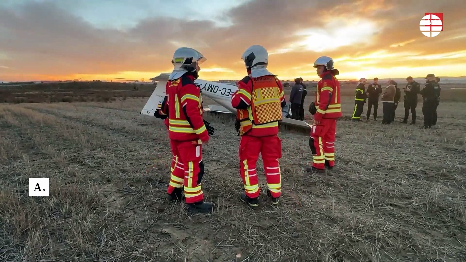 Un joven piloto de 28 a�os ha protagonizado un impactante suceso este mediod�a al lograr salir completamente ileso de un aterrizaje forzoso en las inmediaciones del pol�gono industrial Ni�o del Remedio, en el municipio madrile�o de Legan�s. El accidente tuvo lugar en un descampado situado estrat�gicamente a la altura de la transitada carretera M-407, donde la aeronave, tras realizar una maniobra de emergencia, termin� capotando y quedando totalmente boca abajo sobre el terreno.
