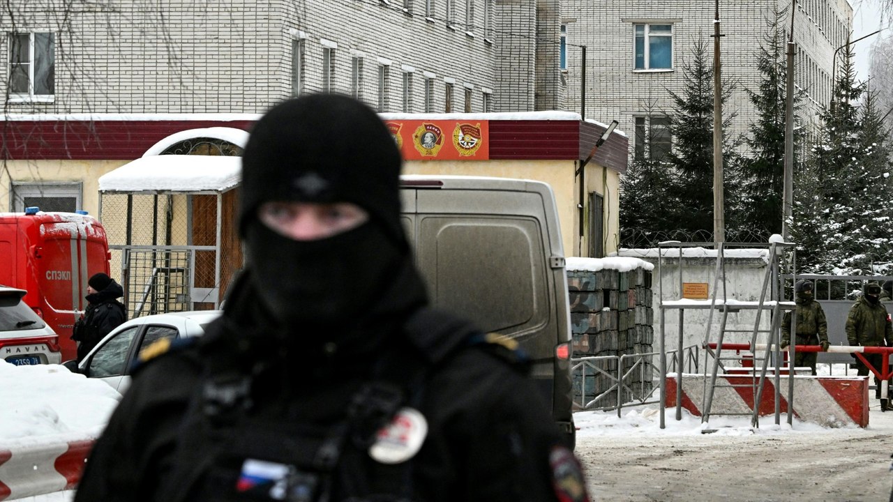 Russland: Militärgebäude bei St. Petersburg eingestürzt