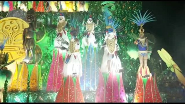 Carnevale di Rio, l'ultima notte di festa: sfilate, danze e colori