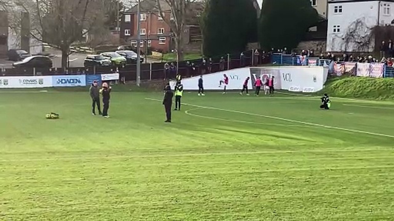 Farnham mayor George Murray half-time half-pitch punt at Farnham Town v Uxbridge
