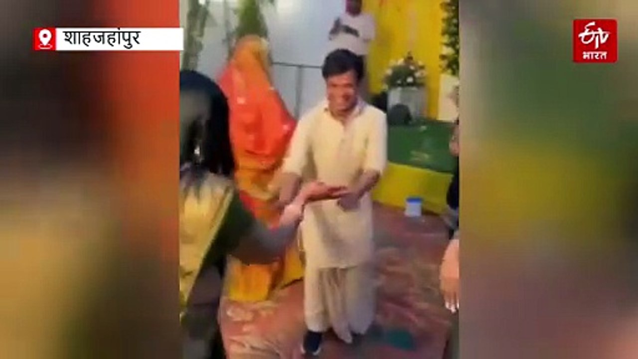 एक्टर राजपाल यादव ने पत्नी के साथ किया डांस, धोती-कुर्ता में सलमान खान के गाने पर खूब लगाए ठुमके, फैंस ने ली सेल्फी