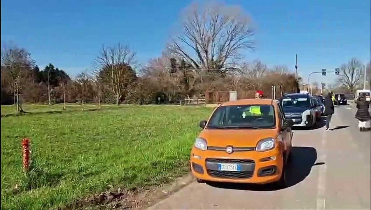 Settimo Milanese, incidente mortale in via Edison: perde la vita 88enne investito da un camion
