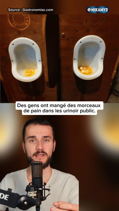 Des gens ont mangé des morceaux de pain dans les urinoir public.