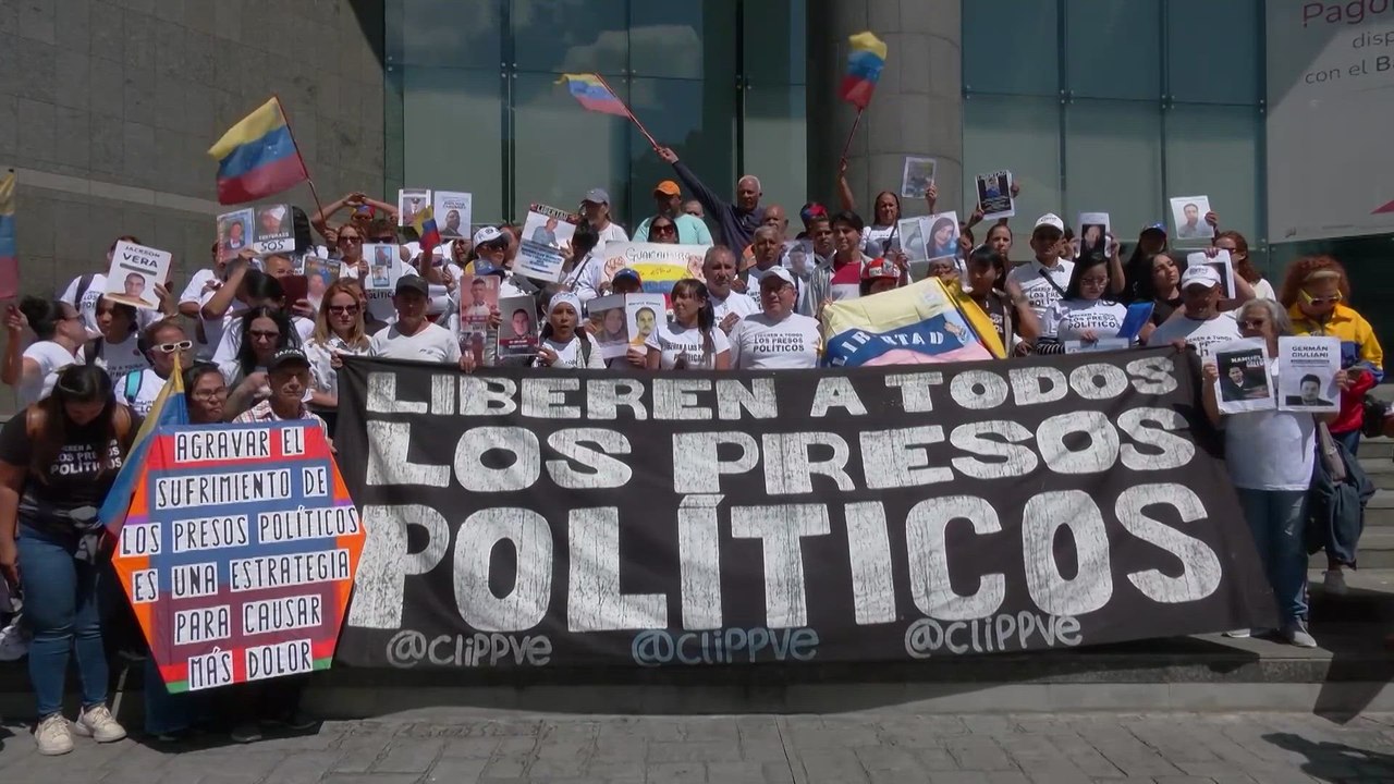 VENEZUELA HOY: PROTESTAS MASIVAS de los FAMILIARES de los PRESOS POLÍTICOS en CARACAS