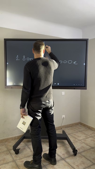Que fait une personne qui gagne 10 000€/mois ?