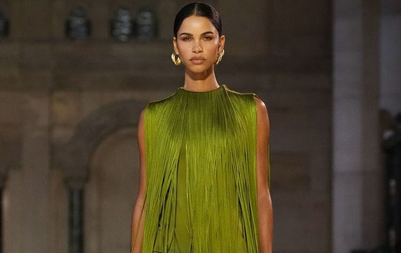 الشراشيب تتصدر أسبوع نيويورك للموضة: حيوية وحركة في كل خيط