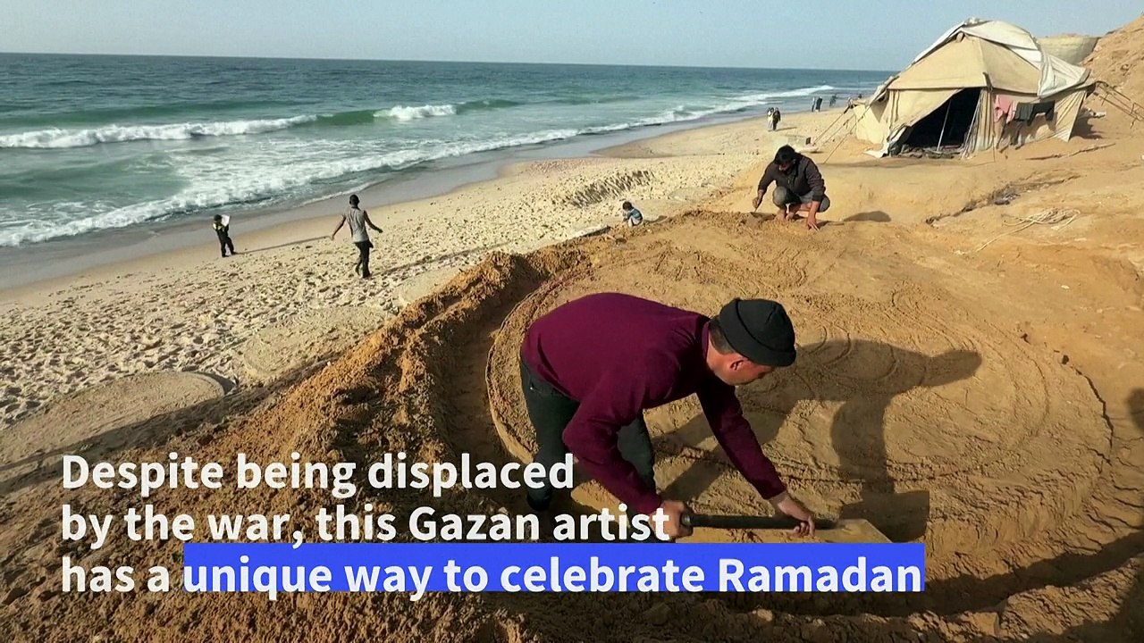 Gazan artist's beach art welcomes start of Ramadan