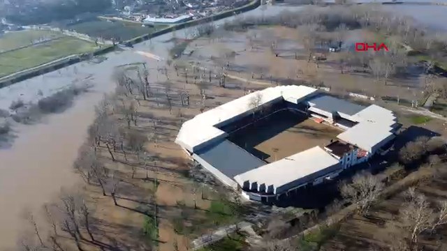 Tunca Nehri'nde 'kırmızı alarm' verildi; Kırkpınar Er Meydanı su altında kaldı