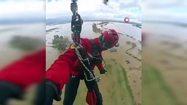 Menderes Taştı, Can Pazarı Yaşandı: Mahsur Kalan Vatandaş Helikopterle Böyle Kurtarıldı!