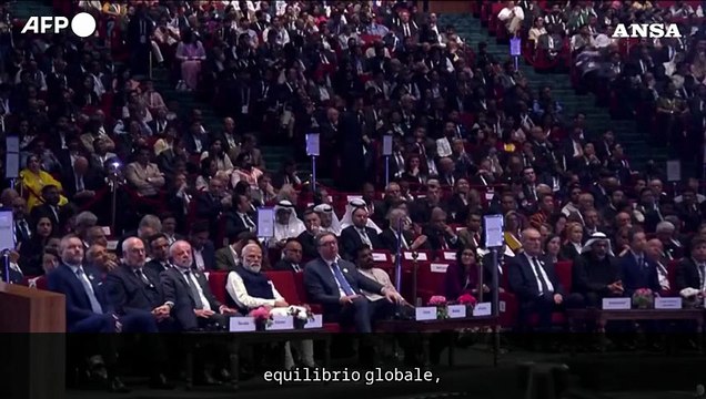 Macron al vertice sull'intelligenza artificiale: Determinati a definire le regole con gli alleati