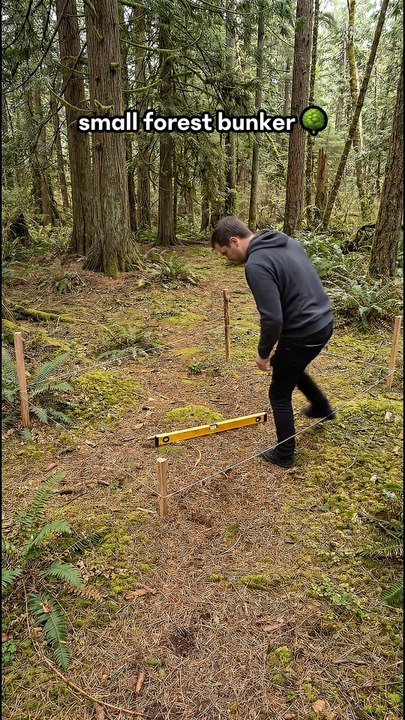 He built a cozy micro survival shelter right under the trees! 🌲🛖Watch this satisfying transformation from a quiet patch of forest floor to a perfectly camouflaged underground hideout.#tinybunker #forest #hiddenroom #satisfying #timelapse