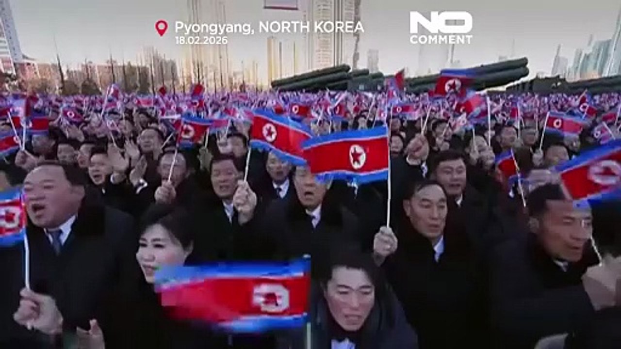Лидер КНДР Ким Чен Ын за рулём реактивной систе...