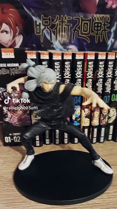 Ma petite collection de jujutsu kaisen (dites moi avec quel figurine je pourrais embellir cette collection 👀)