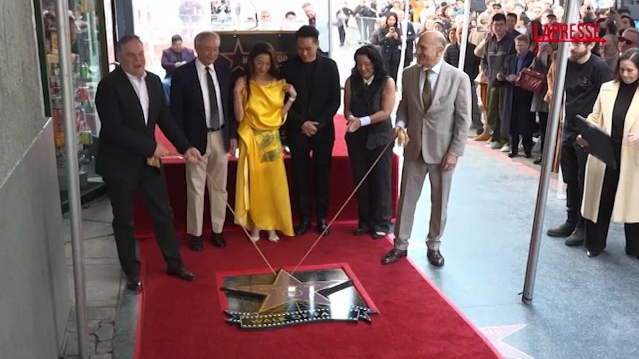 Michelle Yeoh, l'attrice Premio Oscar svela la sua stella sulla Hollywood Walk of Fame