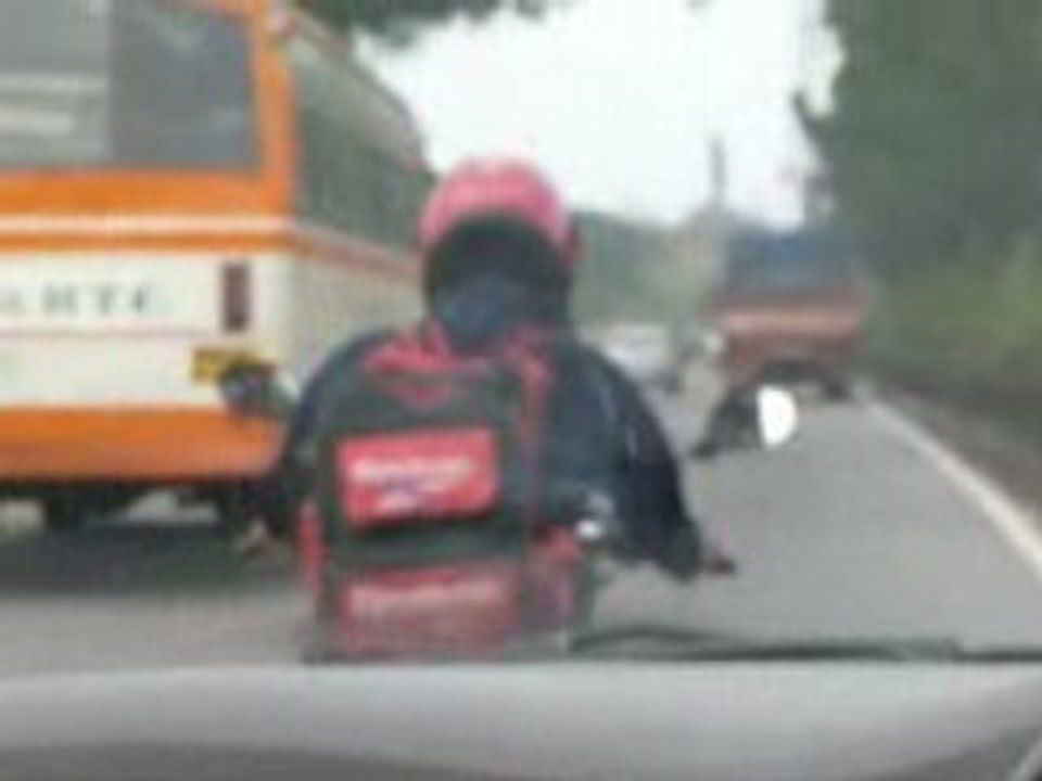 En Inde, ils conduisent comme des oufs !