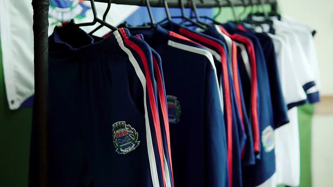 Prefeito de Maria Helena encontra uniformes jogados no lixo e fala em crime