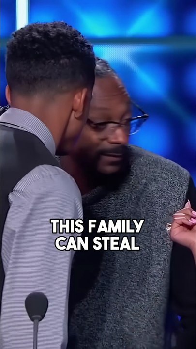 Snoop Dogg and Sugar Ray Leonard Square Off on Celebrity Family Feud