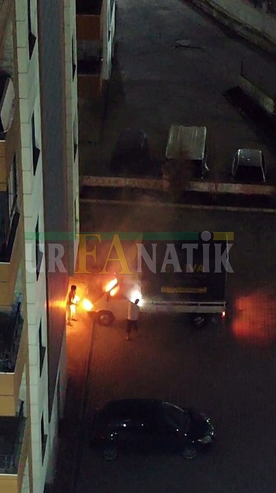 Karaköprü’de Park Halindeki Kamyonet Alev Aldı