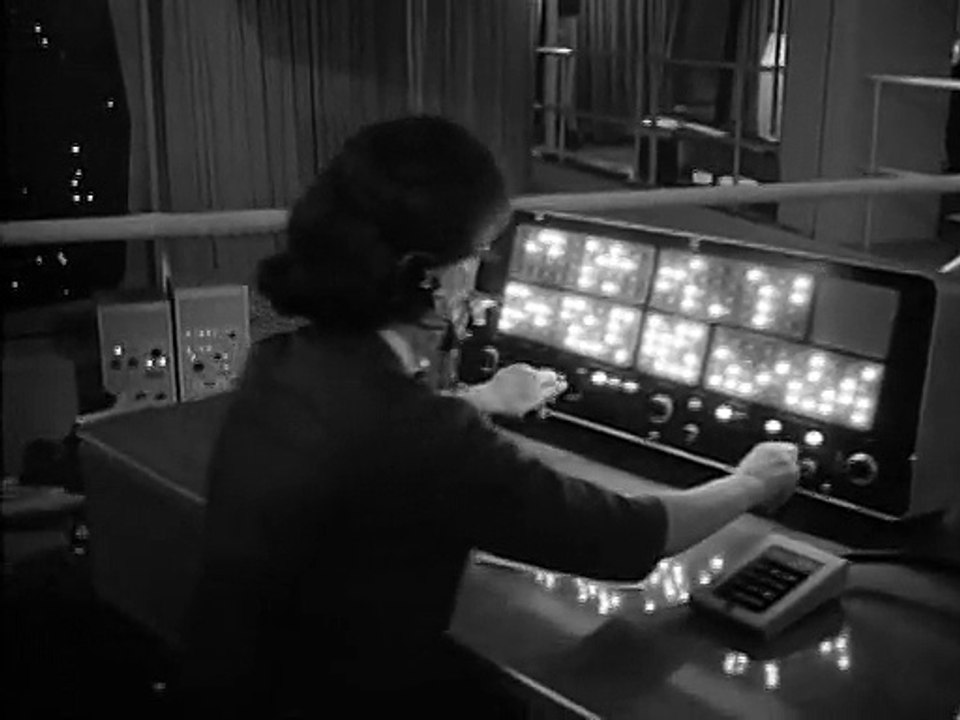 Lost in Space (1965) — S1 E01 - The Reluctant Stowaway