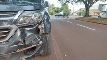 Acidente entre moto e caminhonete deixa motociclista ferido no Tropical