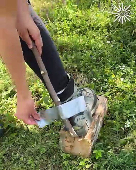 A great idea for making waterproof shoes with duct tape! 👌🏞️