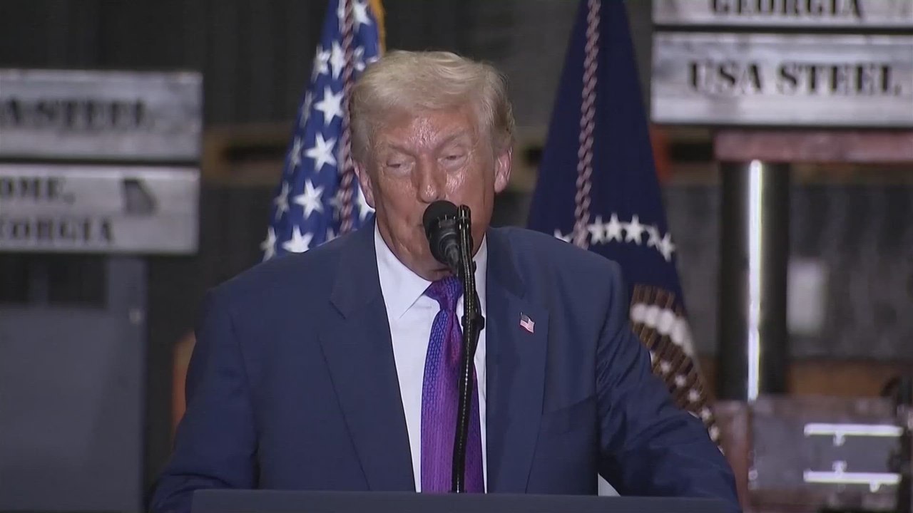 Trump Stuns Georgia Crowd by Ending His Speech With the Iconic Trump Dance