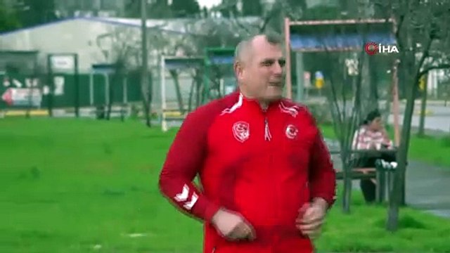 51 yaşındaki dünya şampiyonu, güreşçi koçla antrenman yaptı | Ajansspor | IHA