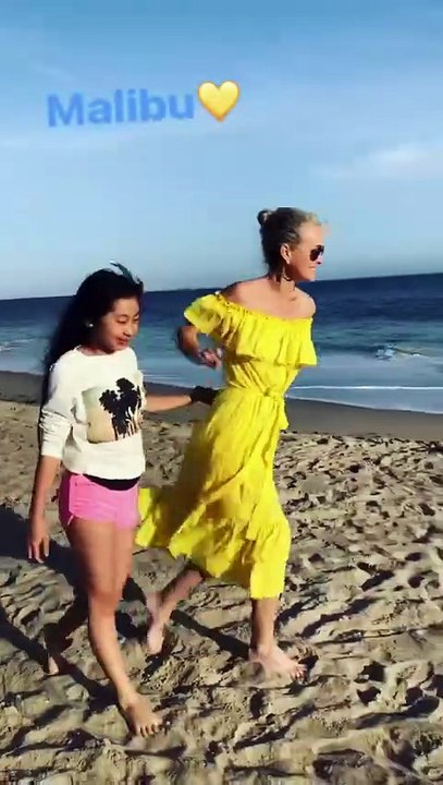 2016 – Johnny Hallyday – Laeticia Hallyday et Jade Hallyday à la plage de Malibu
