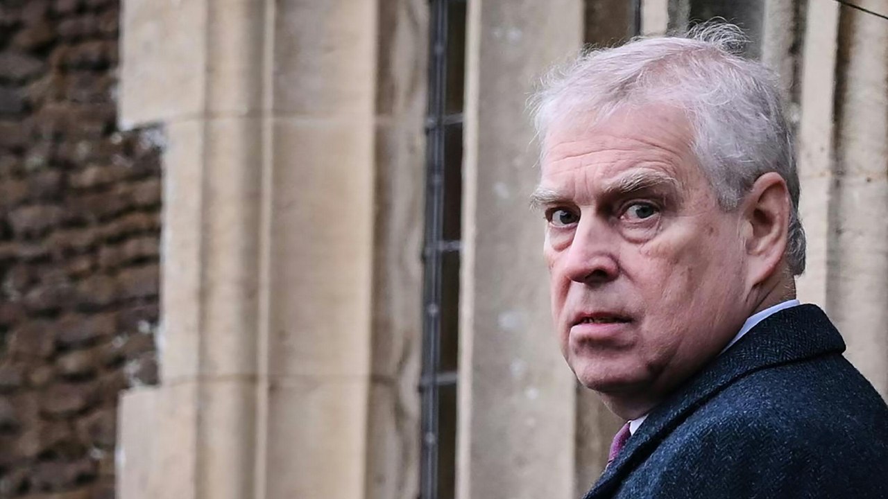 Warum der britische Ex-Prinz Andrew festgenommen und wieder freigelassen wurde