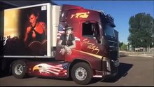 2018 – Johnny Hallyday – Un camion et sa remorque à la gloire de Johnny