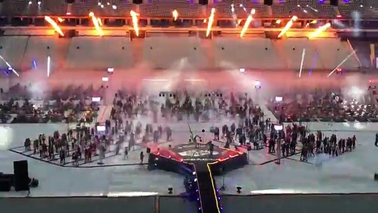 2019 – Johnny Hallyday – Hommage à Paris : « Allumer le feu » par Rockin’1000