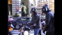 2003 – Johnny Hallyday – En Triumph Motorcycles dans Paris (avril)