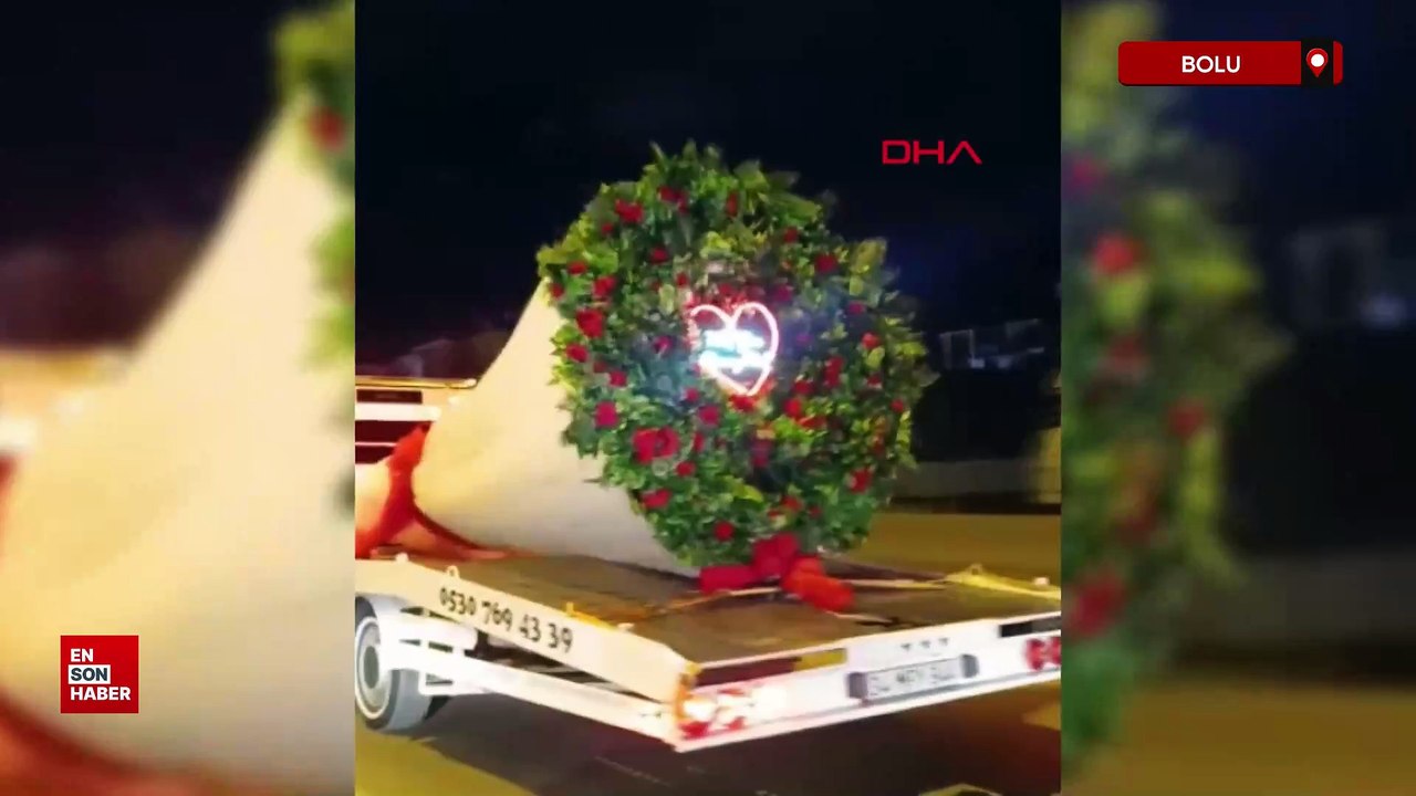 Bolu'da oto kurtarıcı üzerine yerleştirdiği dev buketle evlilik teklifi etti