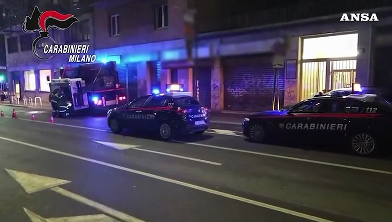 Bloccato di notte nel caveau di una banca a Milano, era un ladro in azione