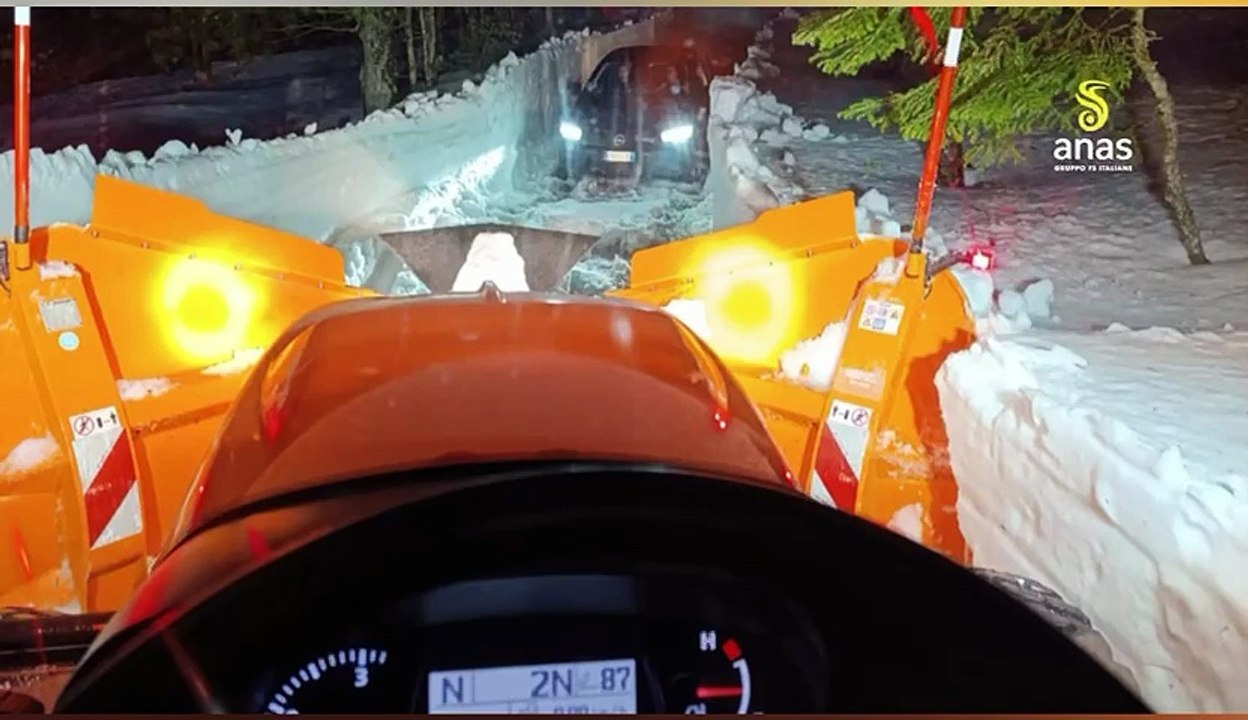 Maltempo, soccorsa da personale dell'Anas una famiglia bloccata dalla neve in provincia di Reggio Calabria